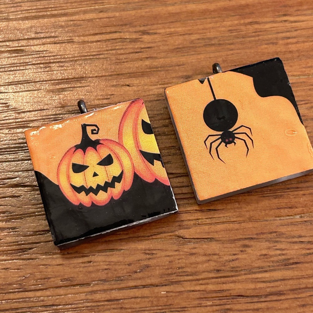 2 Spider 🕷️ & Jack O Lantern 🎃 pumpkin HALLOWEEN art glass square charms